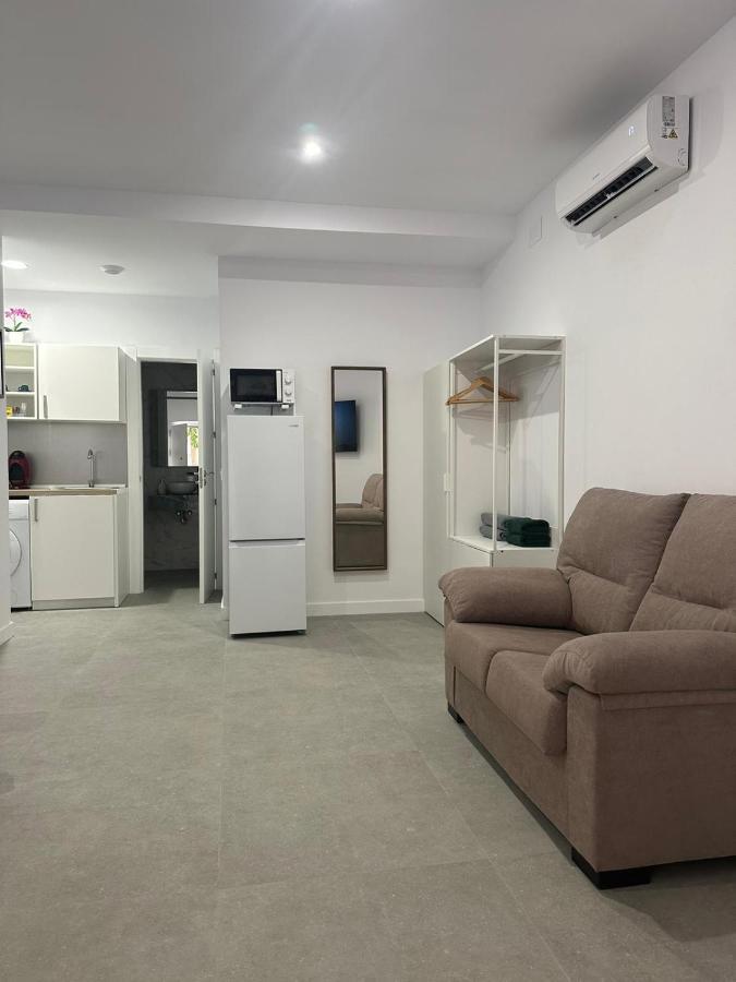 Fantastico Piso A 5 Minutos De La Estacion De Bus Y Tren A Metros De La Playa Apartment Malaga Exterior photo